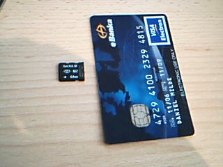 srovnání paměťové karty a kreditky